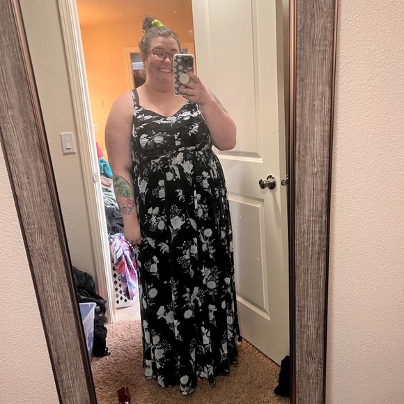 Torrid maxi black floral forms dress - Picture 4 of 4